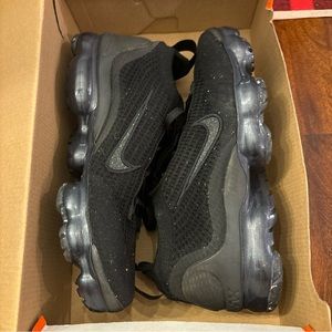 Nike Air VaporMax 2021 Flyknit Triple Black Tennis Shoes